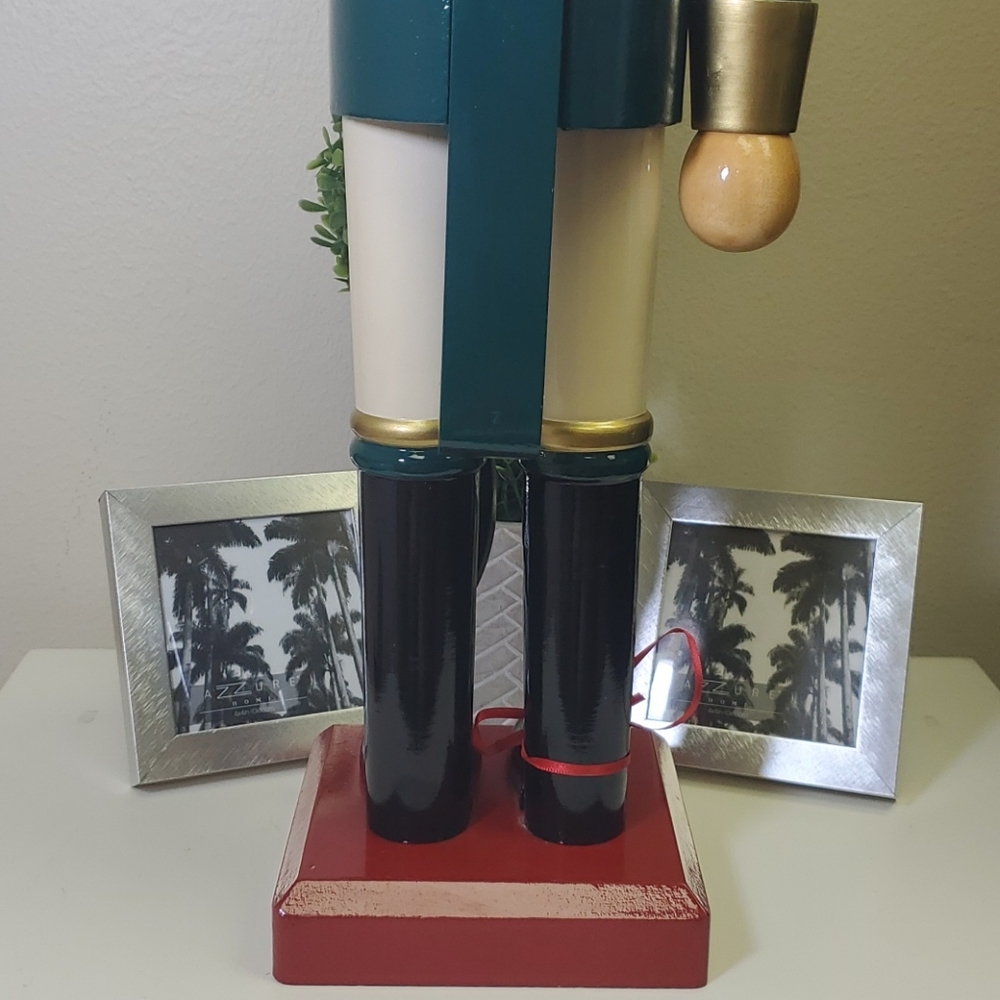 Nutcracker - Picture 7 of 7